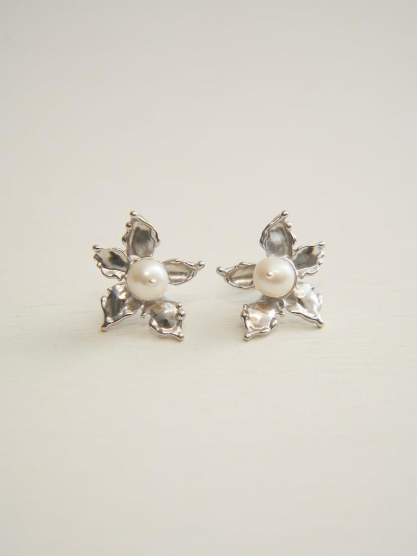 Earrings | Hydrangea Pearl Stud Earrings (Silver) Earrings Earrings